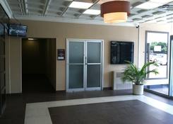 
                                	        99 W Hawthorne Ave: Lobby
                                    